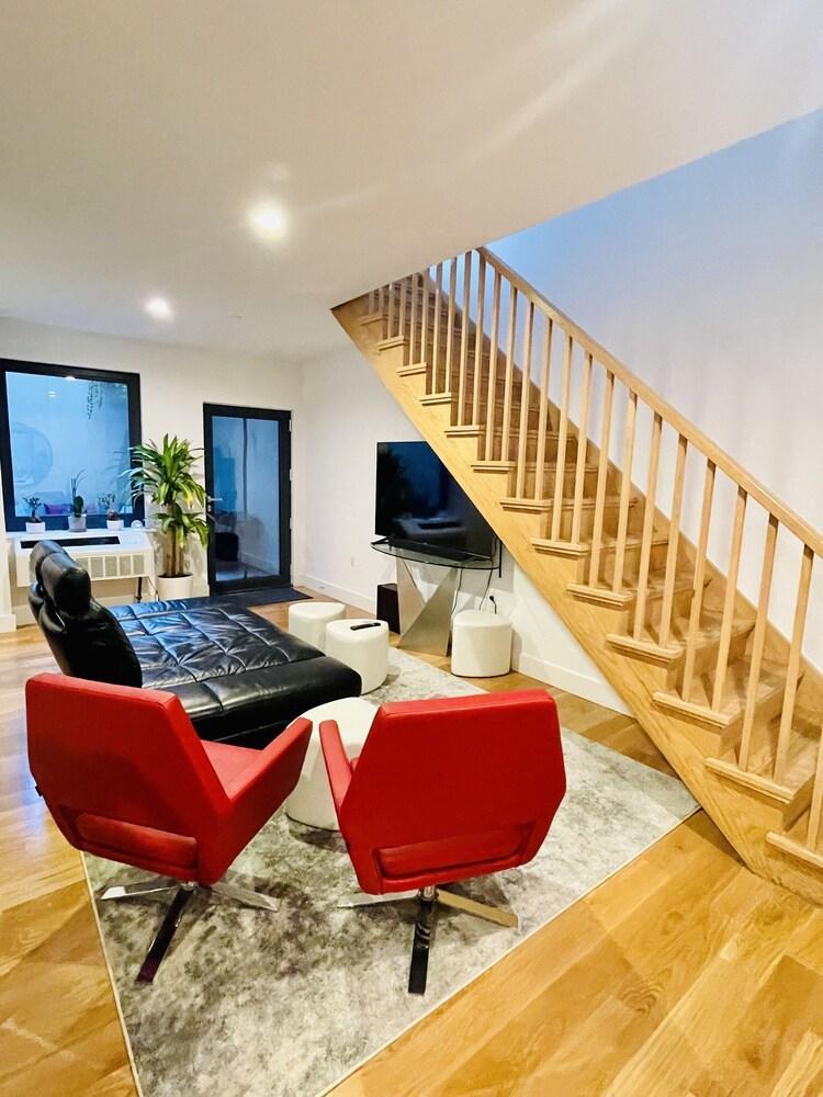 Luxury Duplex 2bd/1.5ba with Washer & Dryer - Tap to explore photos
