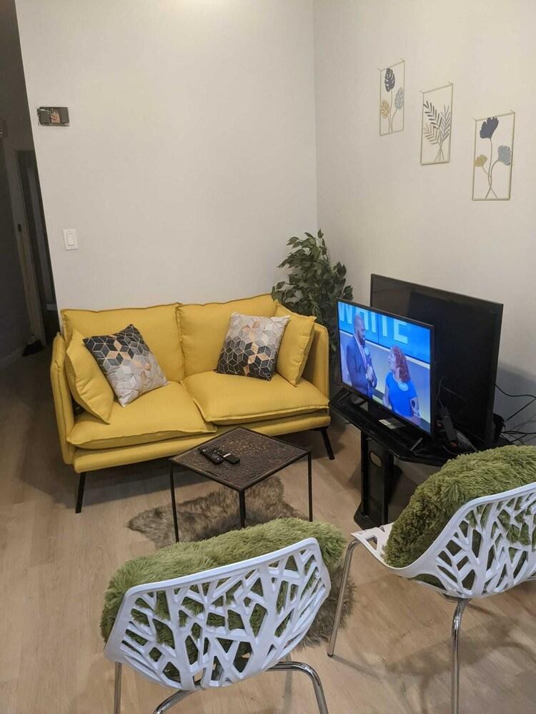 Modern spacious 2BR apt fully loaded and conveniently located - Tap to explore photos