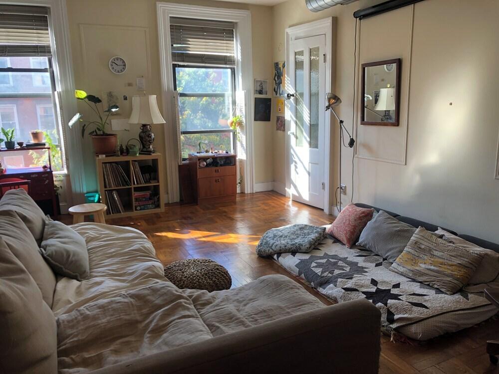 Charming, Sunny 2-Bedroom in Fort Greene - Tap to explore photos