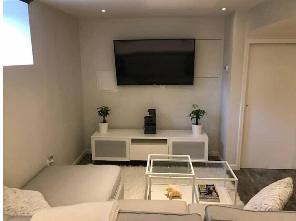 Warm and cozy studio apartment - Tap to explore photos