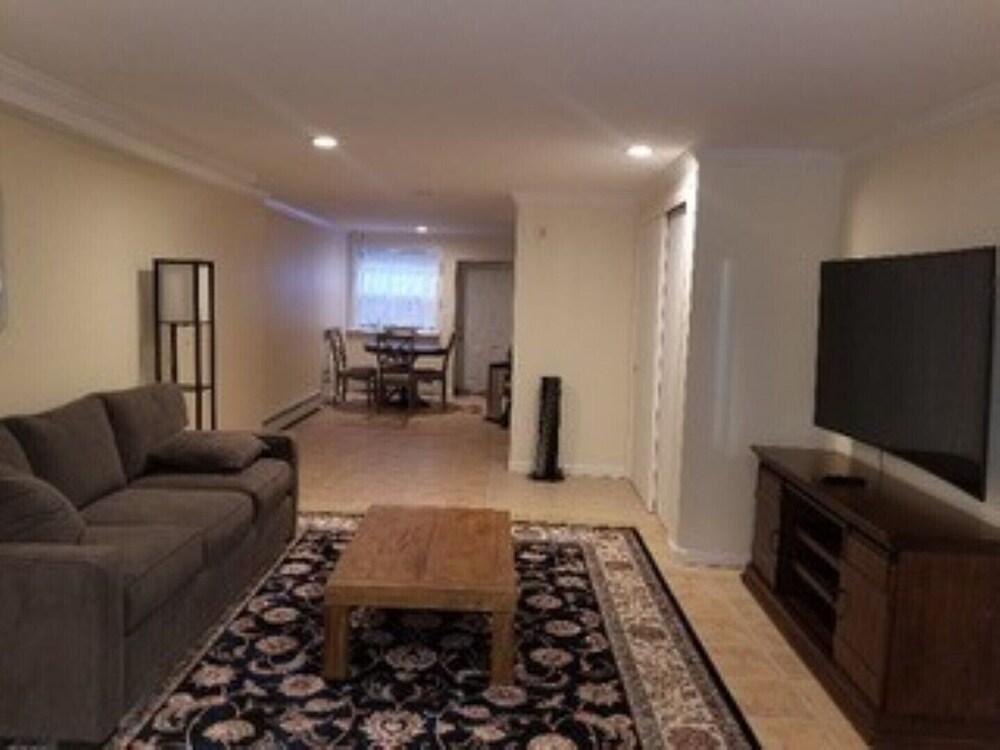 Quality Comfortable Cribs 18-B Space Basement Studio