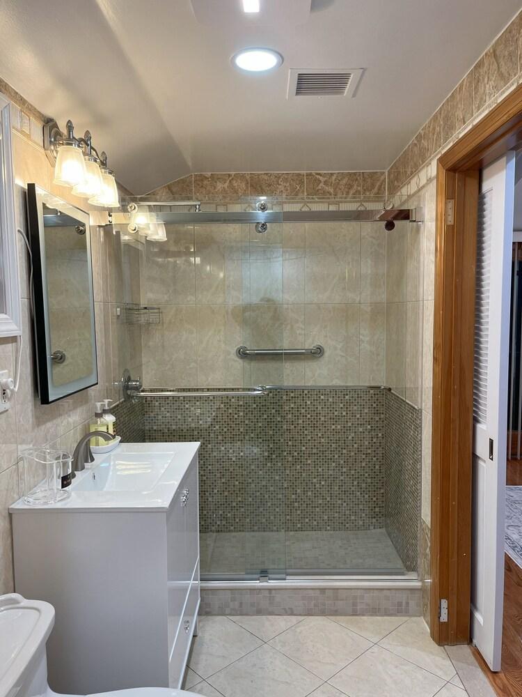 Spacious and Elegant apartment on second floor with all the amenities. - Tap to explore photos