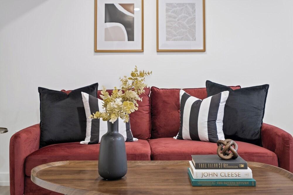 Furnished 1BR Basement | Workspace | Laundry | Parking | Ideal for Monthly Stays - Tap to explore photos