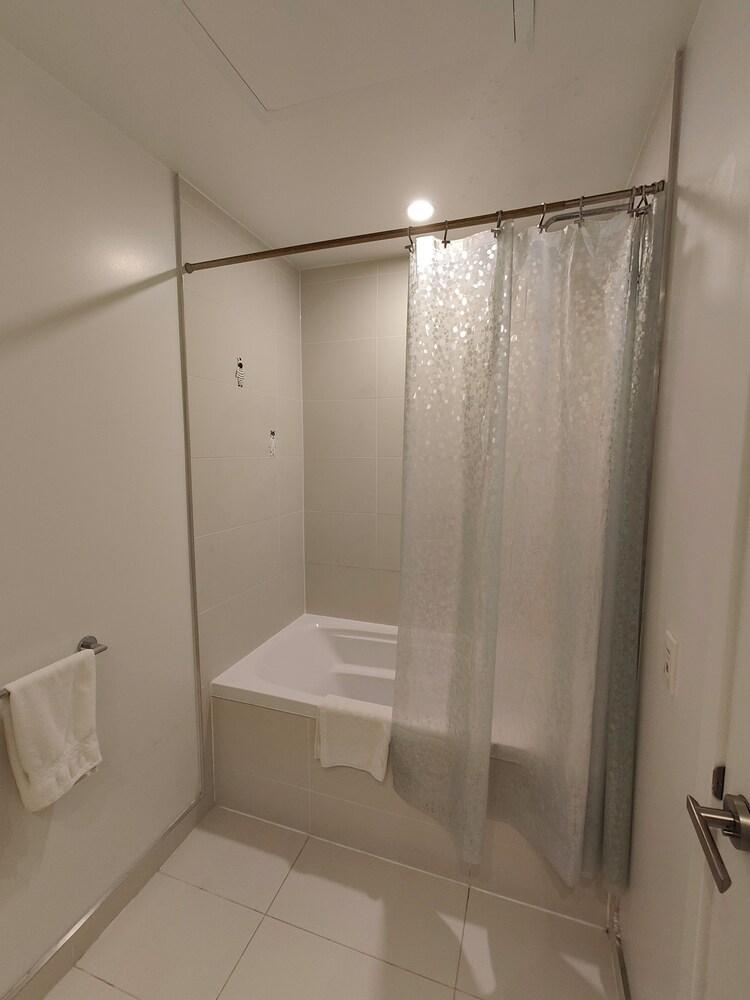 Cozy Midtown Condo Steps to Subway & Amenities - Tap to explore photos