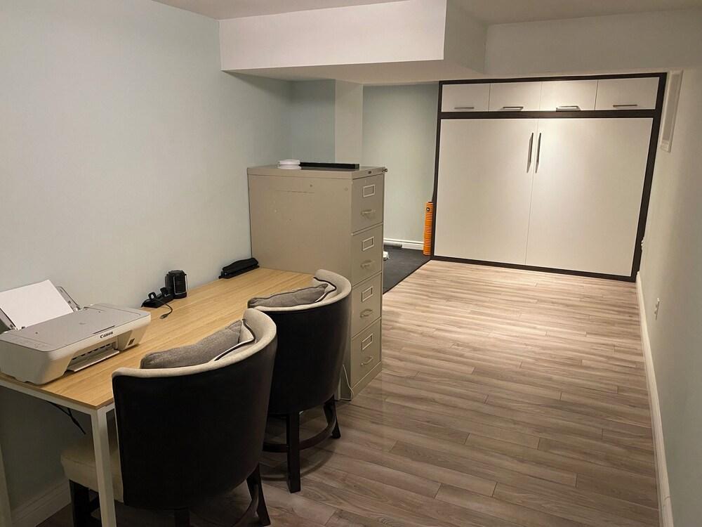 Entire Home in Toronto - 10 mins YYZ