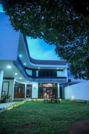 Bansri Villa Mount Lavinia - Tap to explore photos