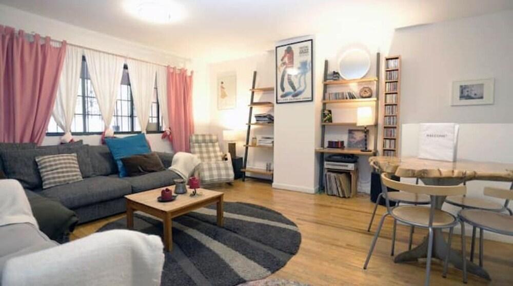BIG, COMFY, 4BR DUPLEX, GARDEN APT, Williamsburg - Tap to explore photos