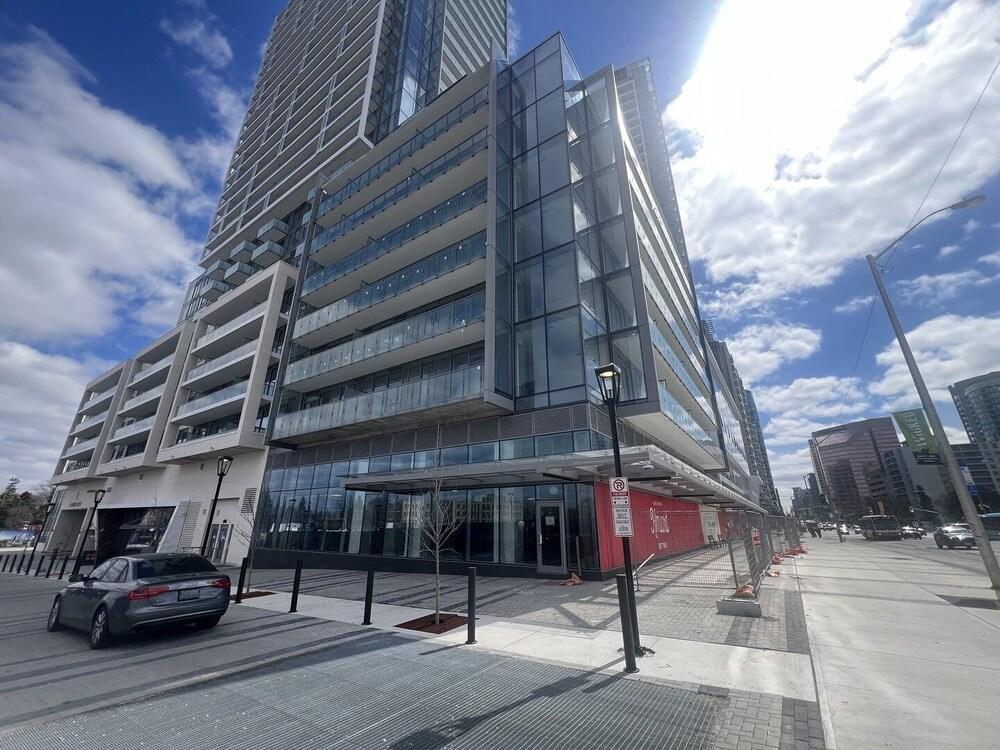 Fully equipped 1 bedroom+den steps to Finch Subway