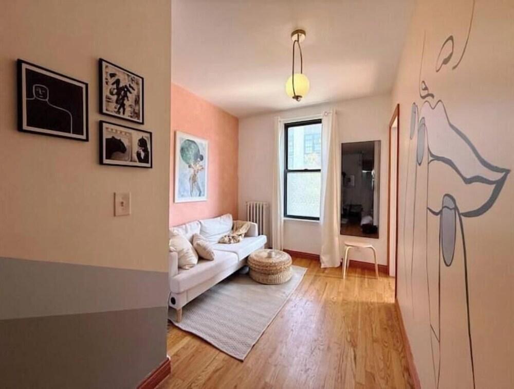 Double En-suite 2/2 Astoria Home! Walk to Subway! - Tap to explore photos
