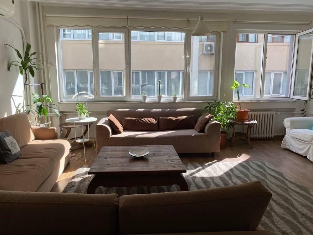 Modern & Fully Equipped 3BR Flat in Central Sisli - Vibrant Location - Tap to explore photos