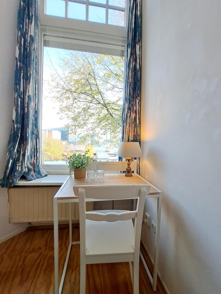 R: Clean and well-kept room 5 min from central station - Tap to explore photos