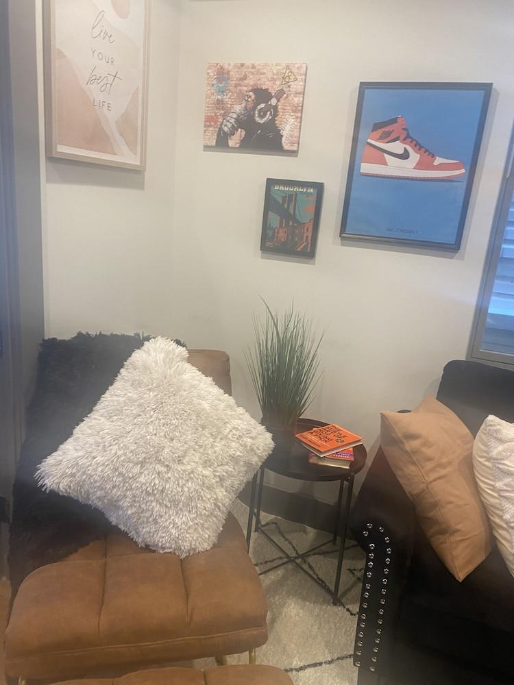 Cozy 3 bedroom apartment w balcony