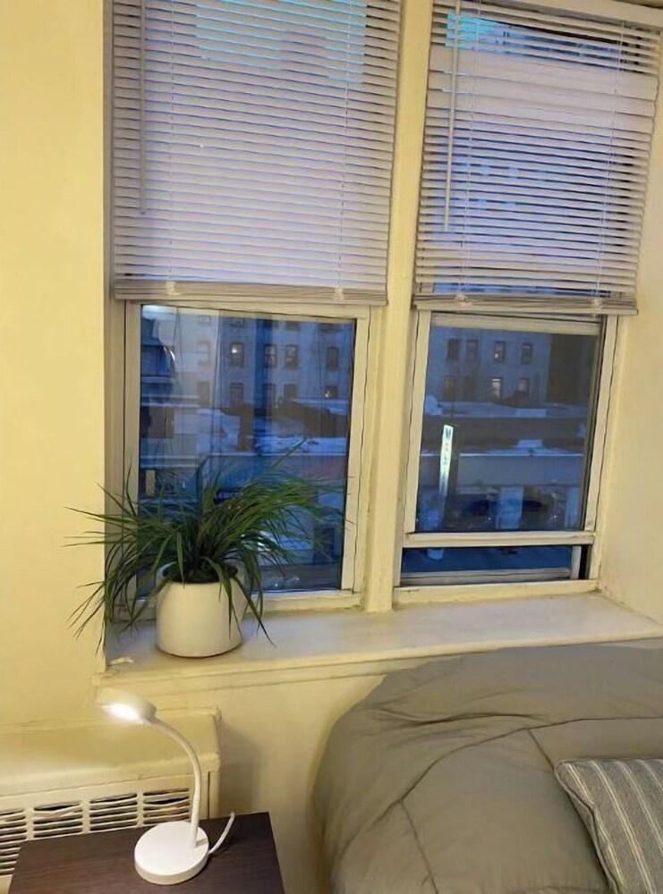 Lovely 3 Bedroom Apt in Upper West Side - Tap to explore photos