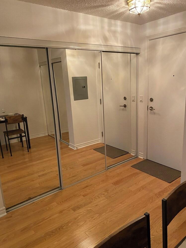 Comfortable Condo Retreat in Prime Downtown Toronto Location - Tap to explore photos