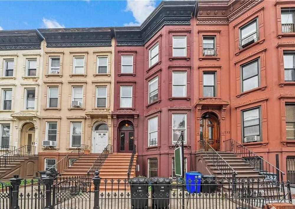 Tranquil 2-bedroom apartment in Brooklyn