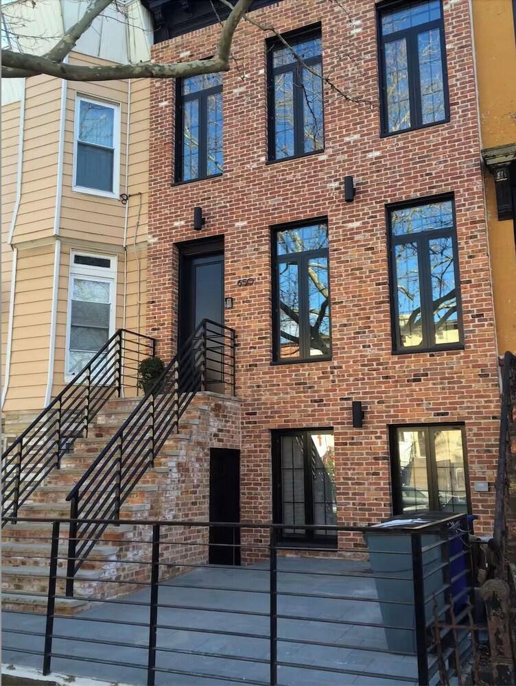 Modern Luxury 2-bedroom apartment in Brooklyn
