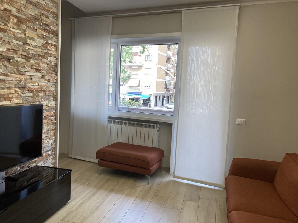 Luxury flat 2 rooms in Vatican area, metro - Tap to explore photos