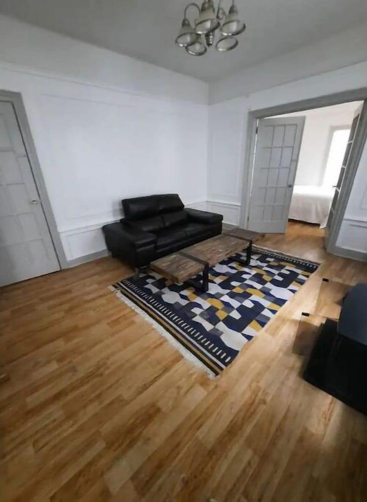 Spacious Sanctuary 1 block to train! - Tap to explore photos