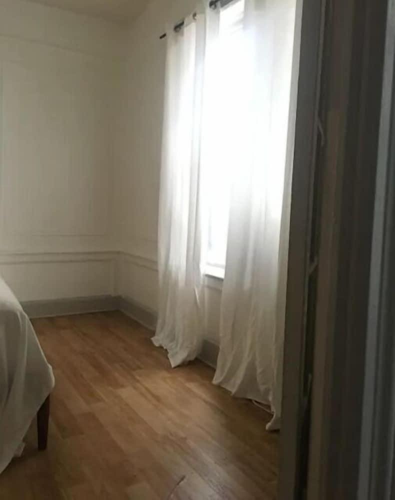 Spacious Sanctuary 1 block to train! - Tap to explore photos