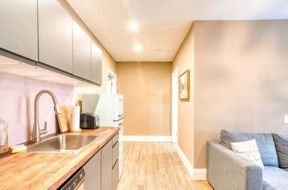 Garden-Facing Gem in Fab Roncy!