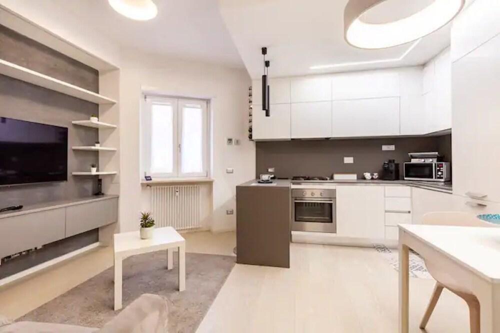 Charming stay in Rome: Luxury apartment one step from St. Peter's Basilica - Tap to explore photos