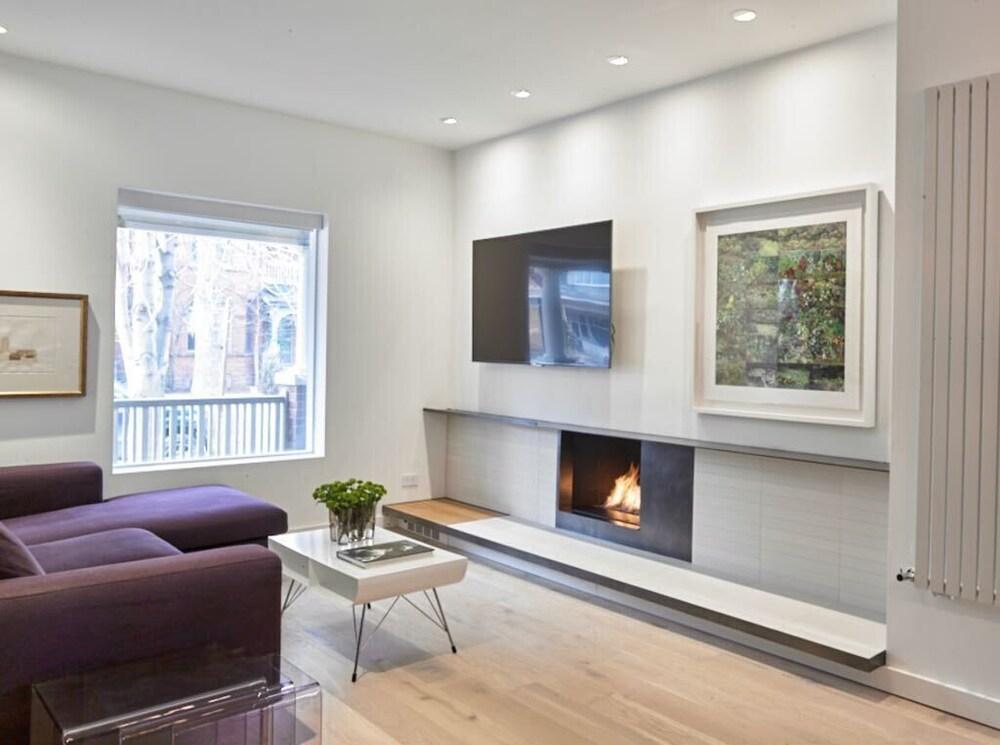 Spacious, Stylishly Renovated 3-Bedroom Historic Home - Tap to explore photos