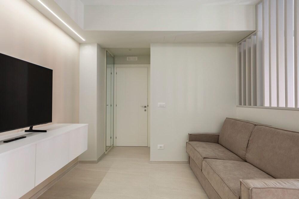 A Romantic Roman Getaway: Elegant Apartment Steps from the Vatican