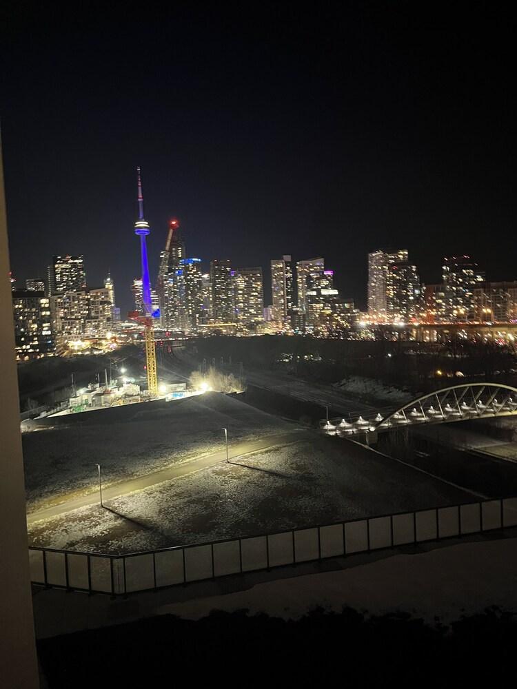 CityView Toronto CN Tower Waterfront - Tap to explore photos