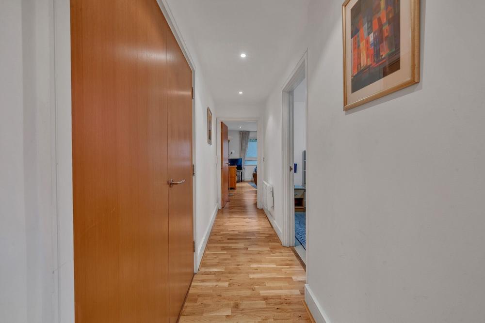 Awesome 1 Bed Apartment Tower Hill