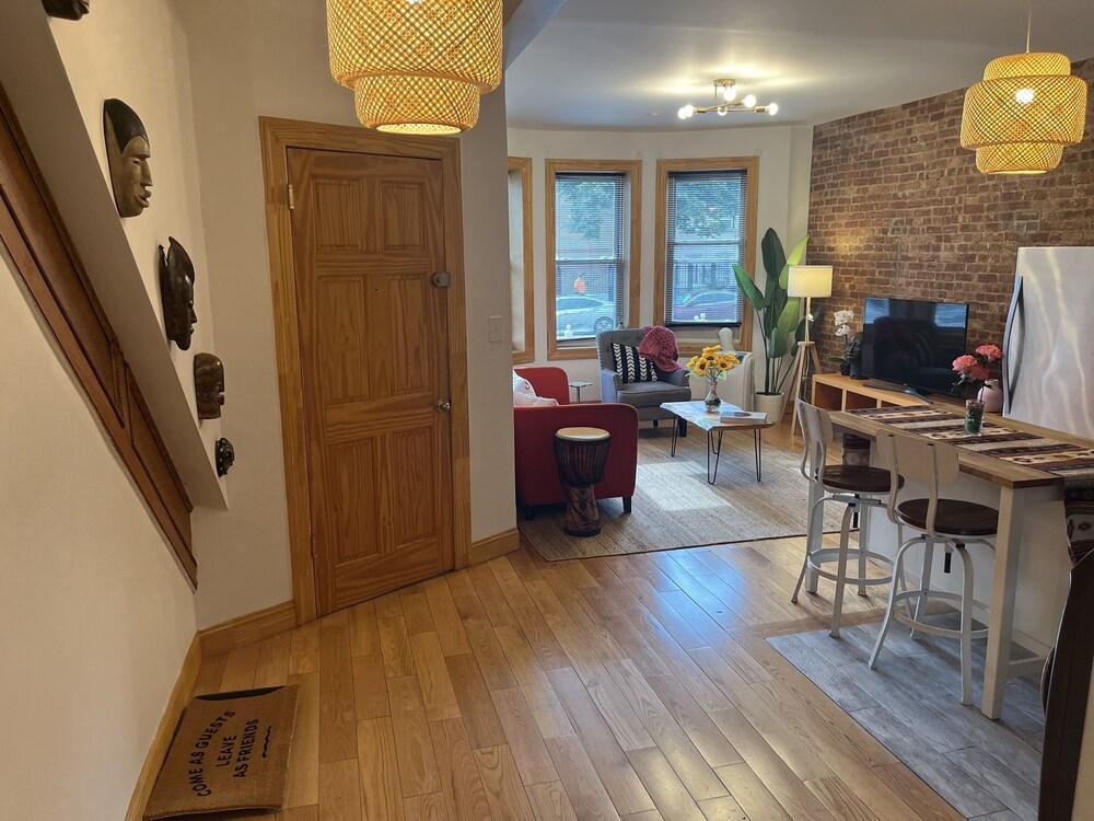 Huge 2 Bedroom / 2 Bathroom Apt - Tap to explore photos