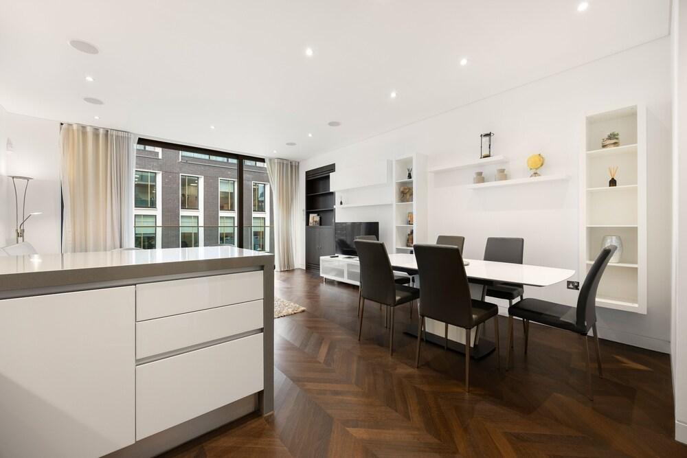 J-Cassandra High Spec 2bed 2 bath MAYfAIR with AC
