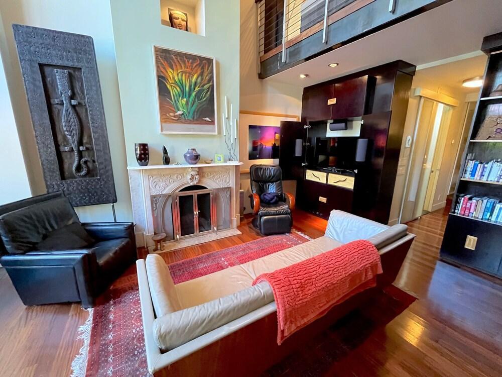 Modern 2 Bed 2 Bath & Sofa bed w/Dedicated workspace & Large Garden - Tap to explore photos
