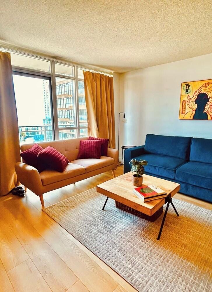 Luxury Lakeview Downtown Condo + Parking & Balcony - Tap to explore photos