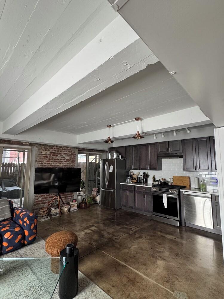 Spacious loft style 2 bedroom 2 bath - Tap to explore photos