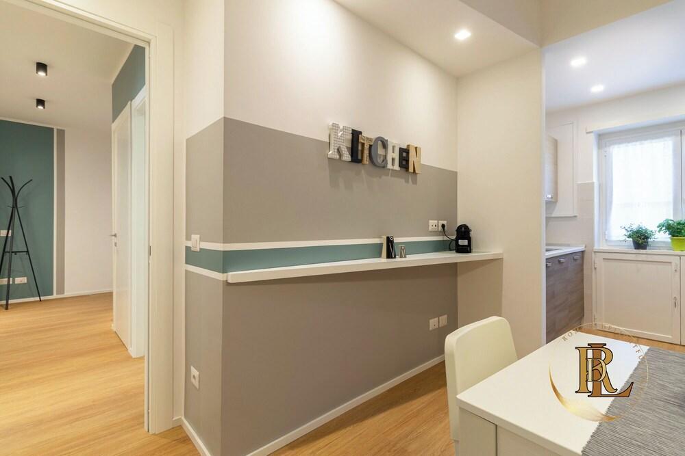 Silverius- Rome's Delightful Lodges {Vatican} Elegant 2 rooms 1 bath kitchen