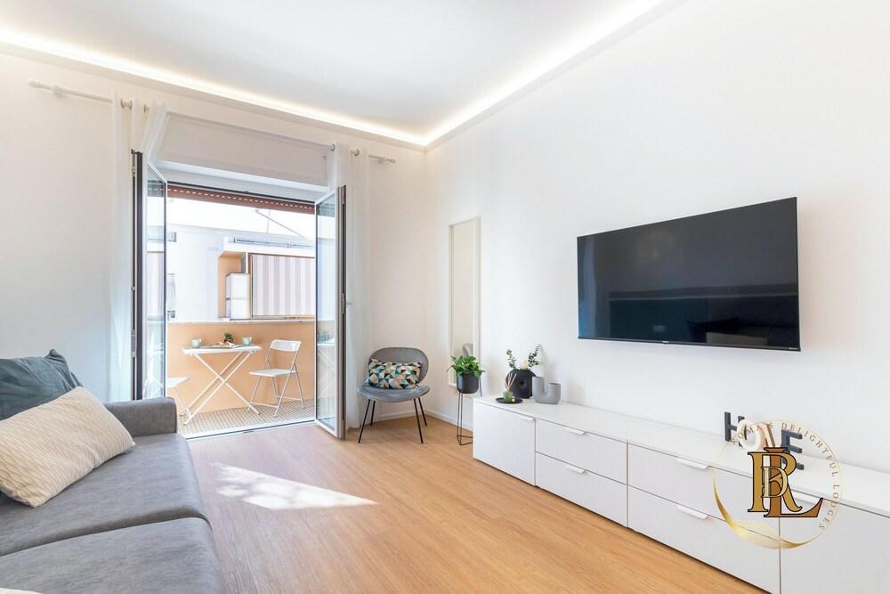 Silverius- Rome's Delightful Lodges {Vatican} Elegant 2 rooms 1 bath kitchen - Tap to explore photos