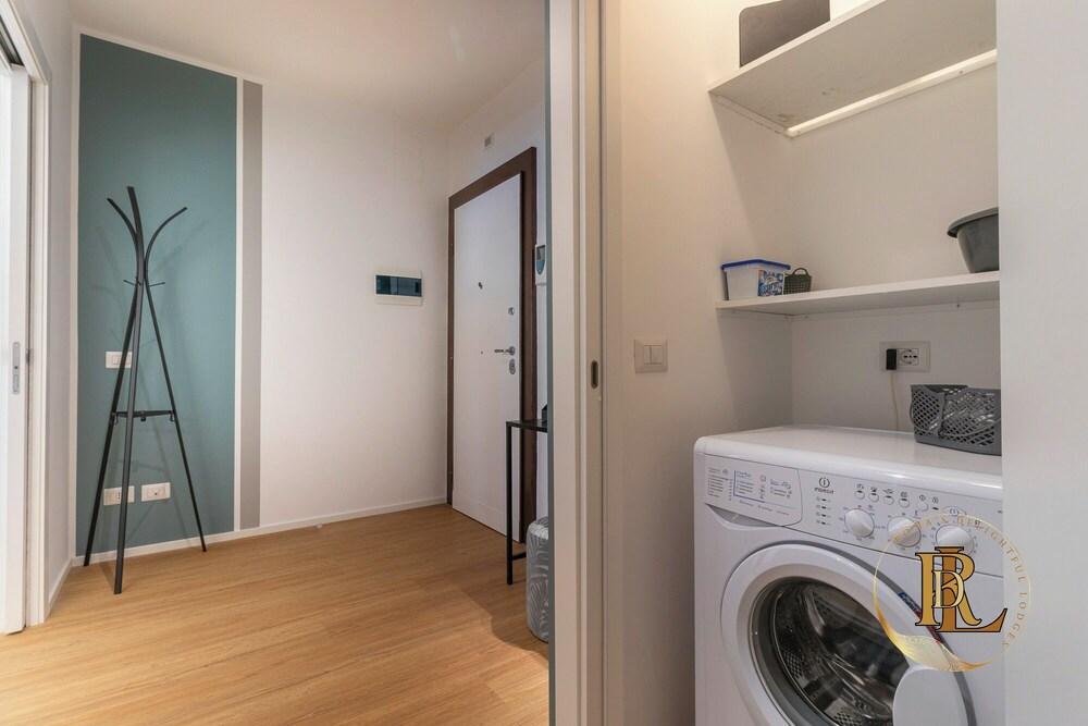 Silverius- Rome's Delightful Lodges {Vatican} Elegant 2 rooms 1 bath kitchen - Tap to explore photos
