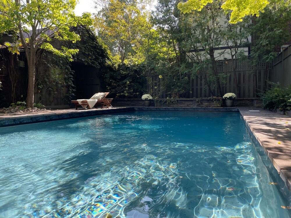 EXECUTIVE KINGSWAY HOME WITH POOL // OLOS + LKS CATCHMENT - Tap to explore photos