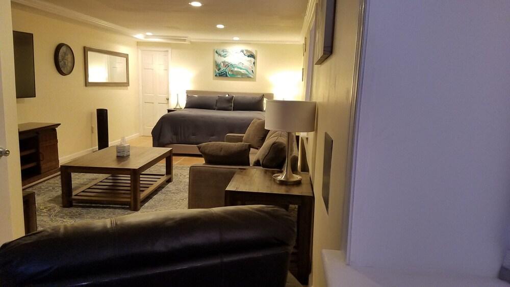 Quality Cribs 11-20 Spacious Basement Studio