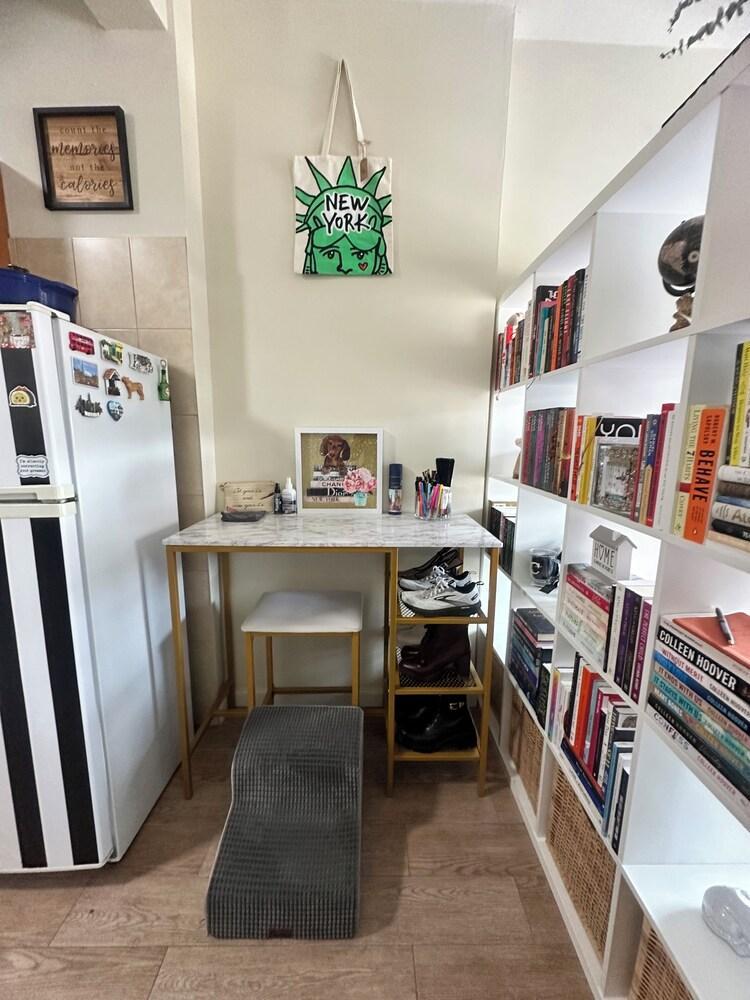 Cozy studio with WiFi and AC in Brooklyn just steps from N train