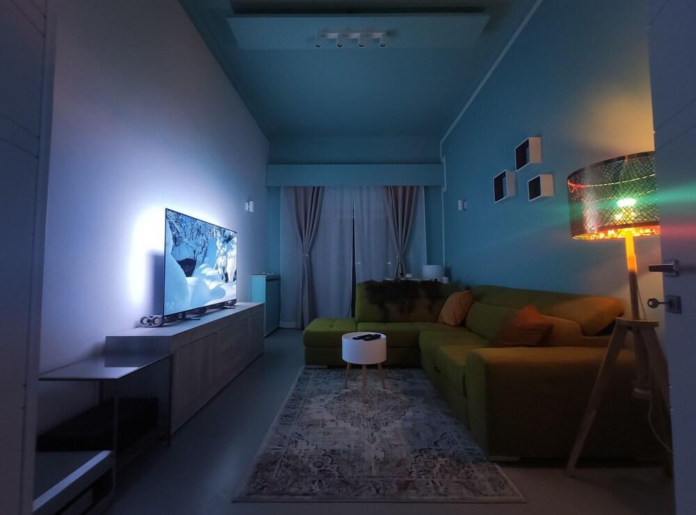 Exclusive room with bathroom - on Metro A line