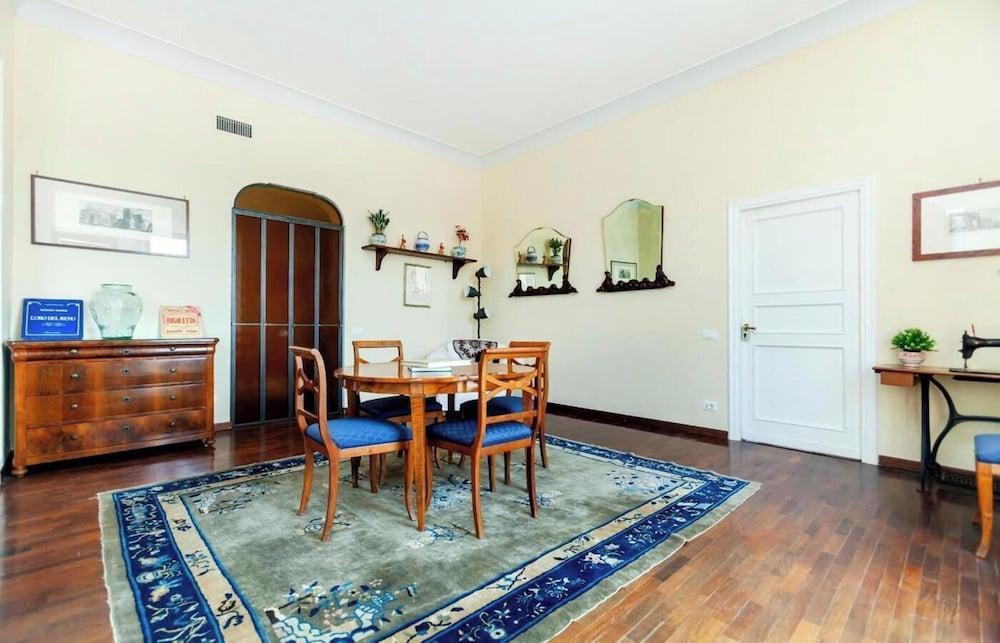 COLOSSEUM VIEW- AN AUTHENTIC ROMAN EXPERIENCE ENRICHED BY HISTORY & EXCLUSIVITY - Tap to explore photos