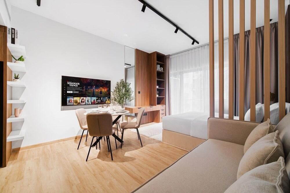 SettlerHomes - Fresh Studio - Balcony - The Greens - Tap to explore photos