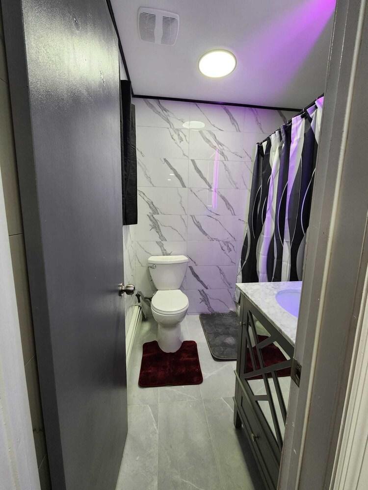Cozy apartment located Jamaica ny - Tap to explore photos