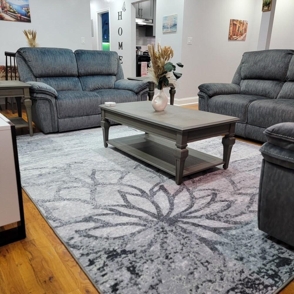 Cozy apartment located Jamaica ny - Tap to explore photos