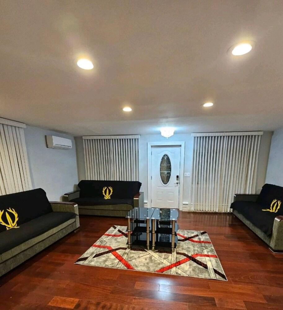 Luxurious House For Your Stay - Tap to explore photos