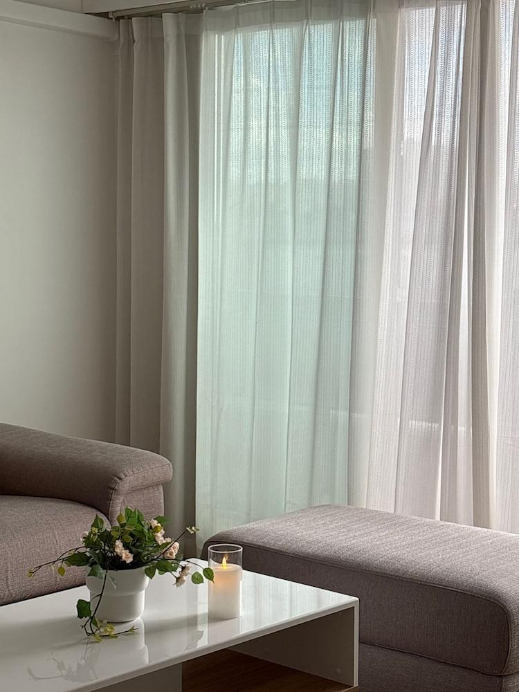 Superb apartment with balcony Paris 20 - Tap to explore photos