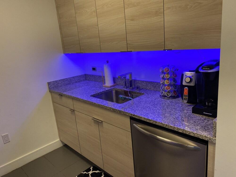 Luxury Entire Studio Minutes From Time Square! - Tap to explore photos