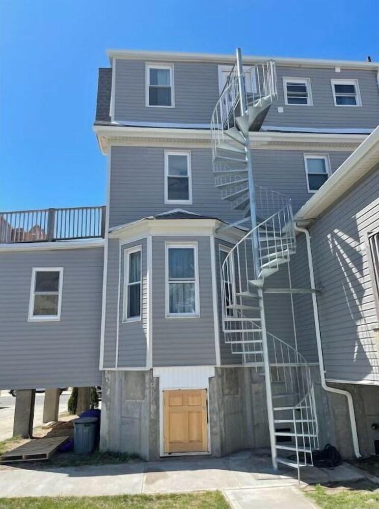 The Beach House 118th