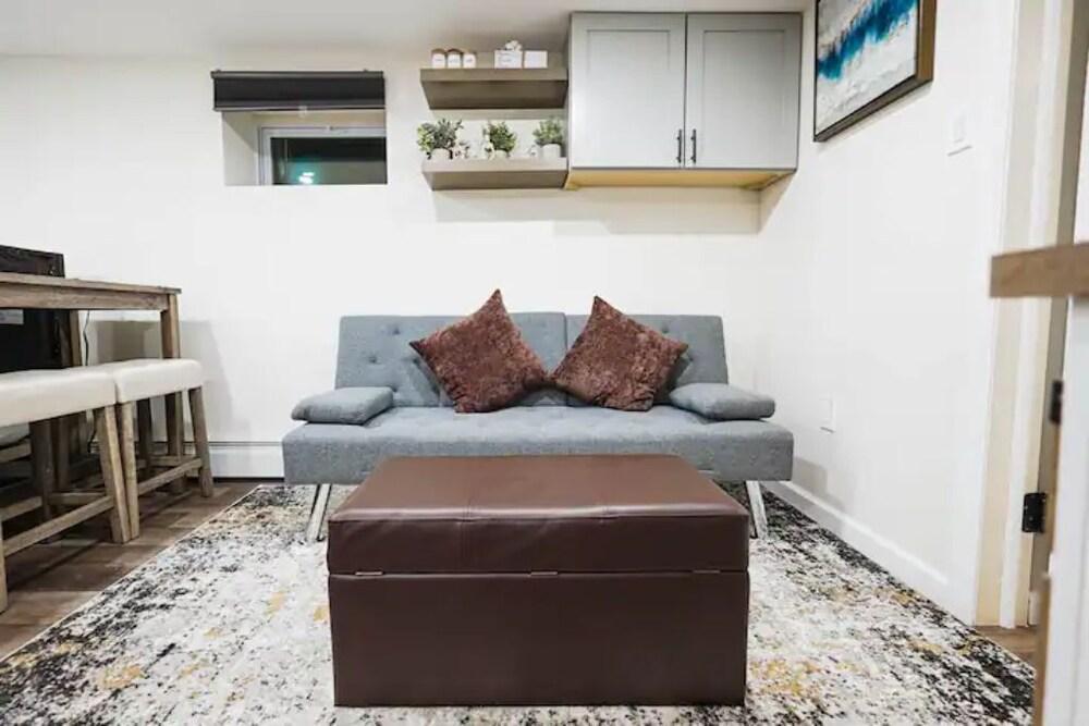 Chic Studio in Prime Location! - Tap to explore photos